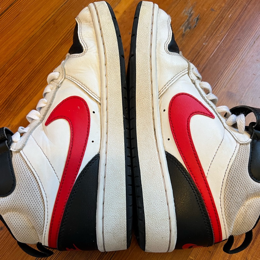 Nike Youth 4.5Y Big Kids’ Court Borough Mid White Black